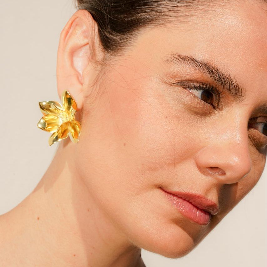Brinco Flor Cravo Ouro