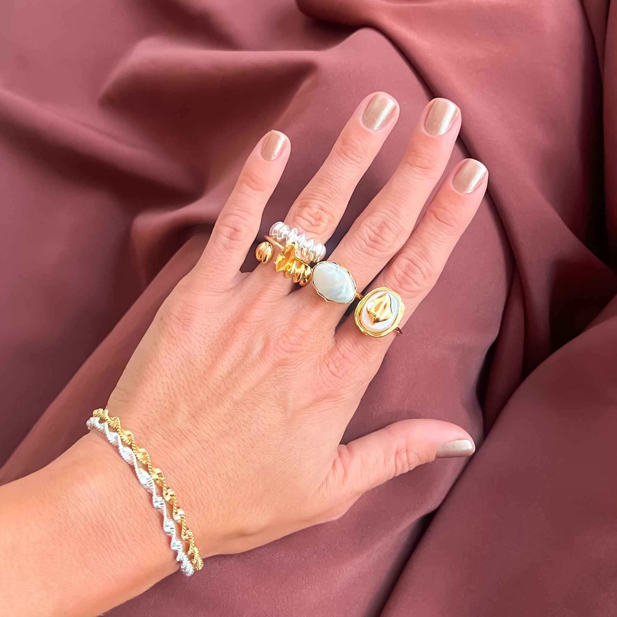 Anel Noz Ouro Ajustável com Pérola