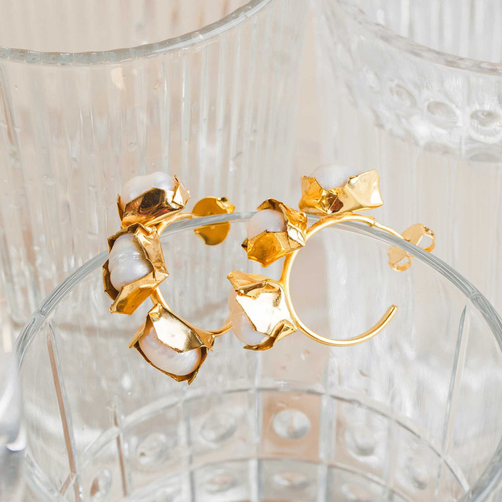 Brinco Argola Madre Ouro com Pérolas