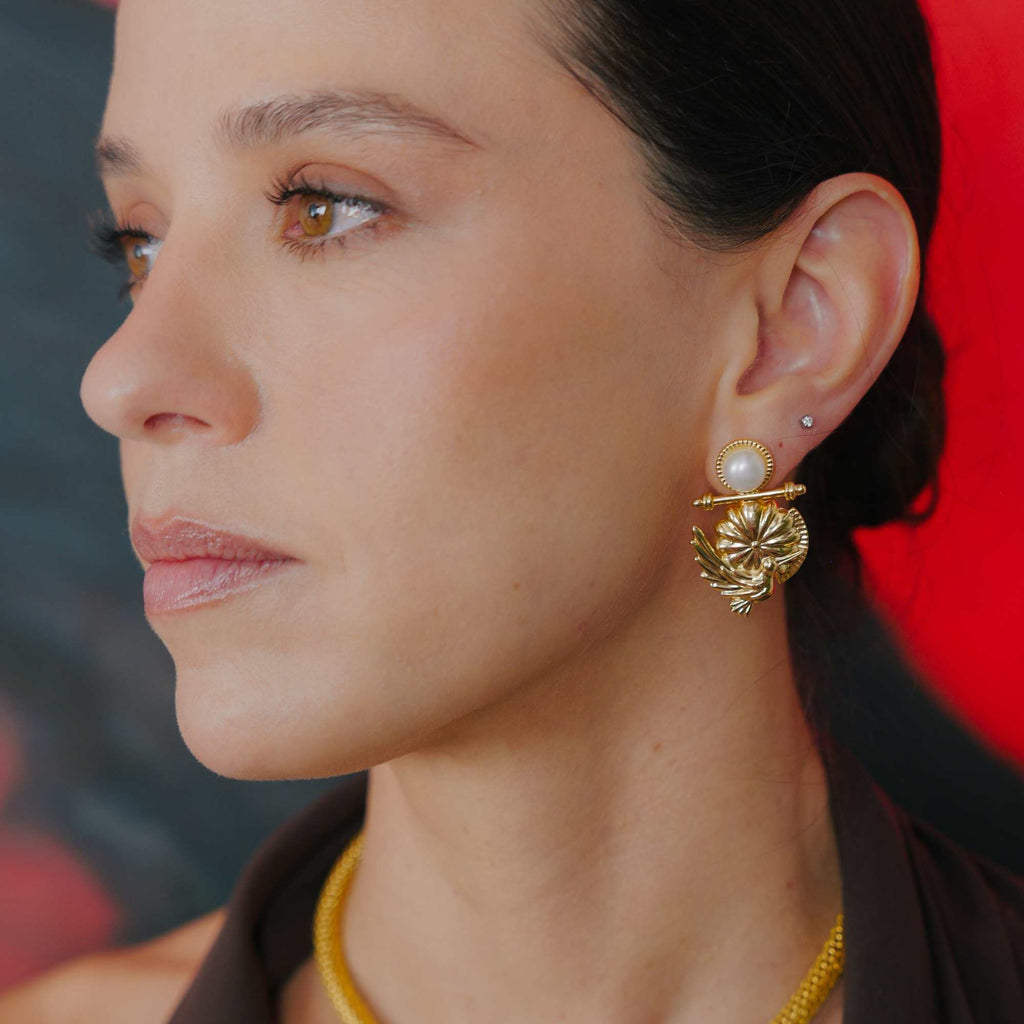 Brinco Beija-Flor Ouro com Pérola