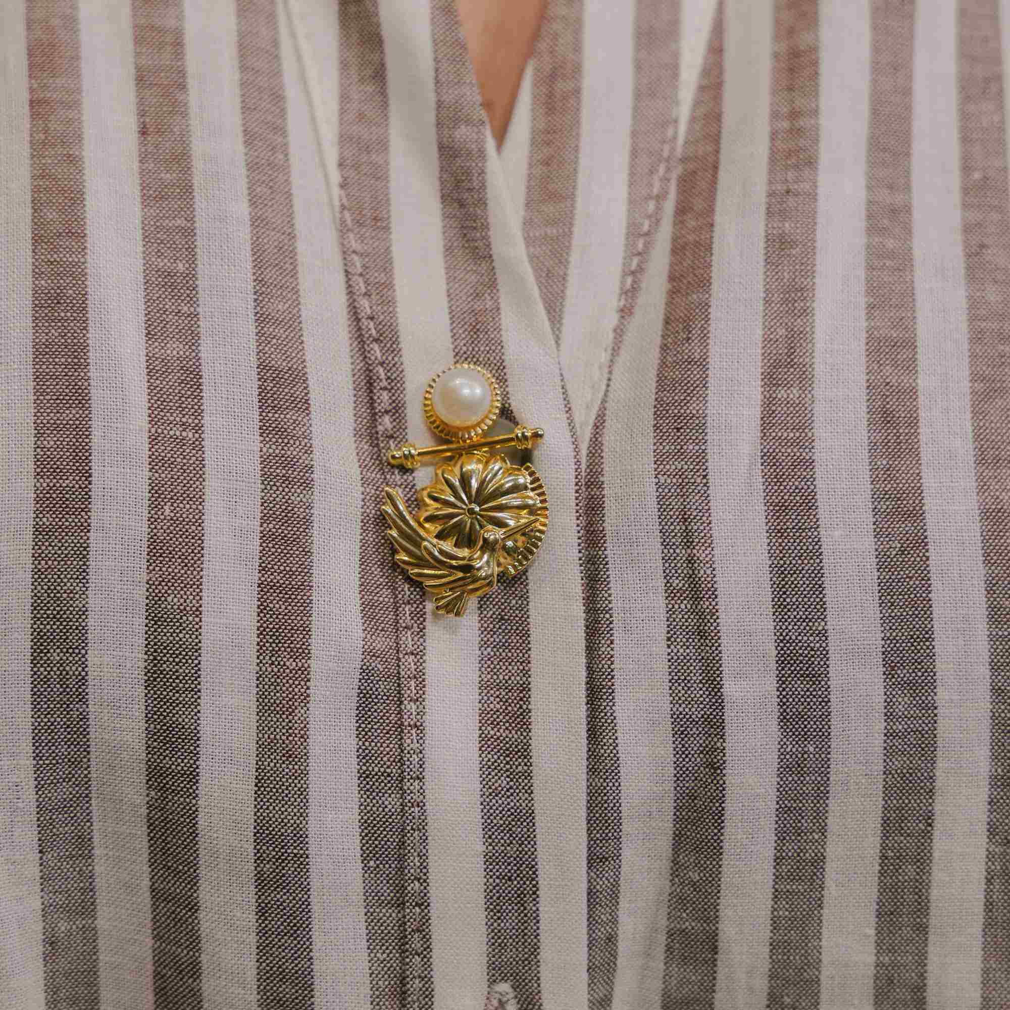 Brinco Beija-Flor Ouro com Pérola