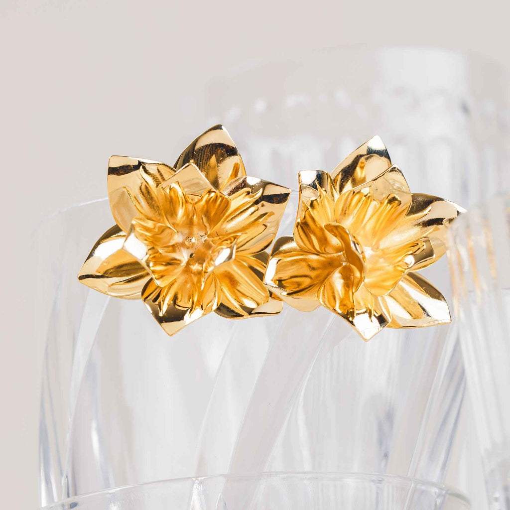 Brinco Flor Cravo Ouro