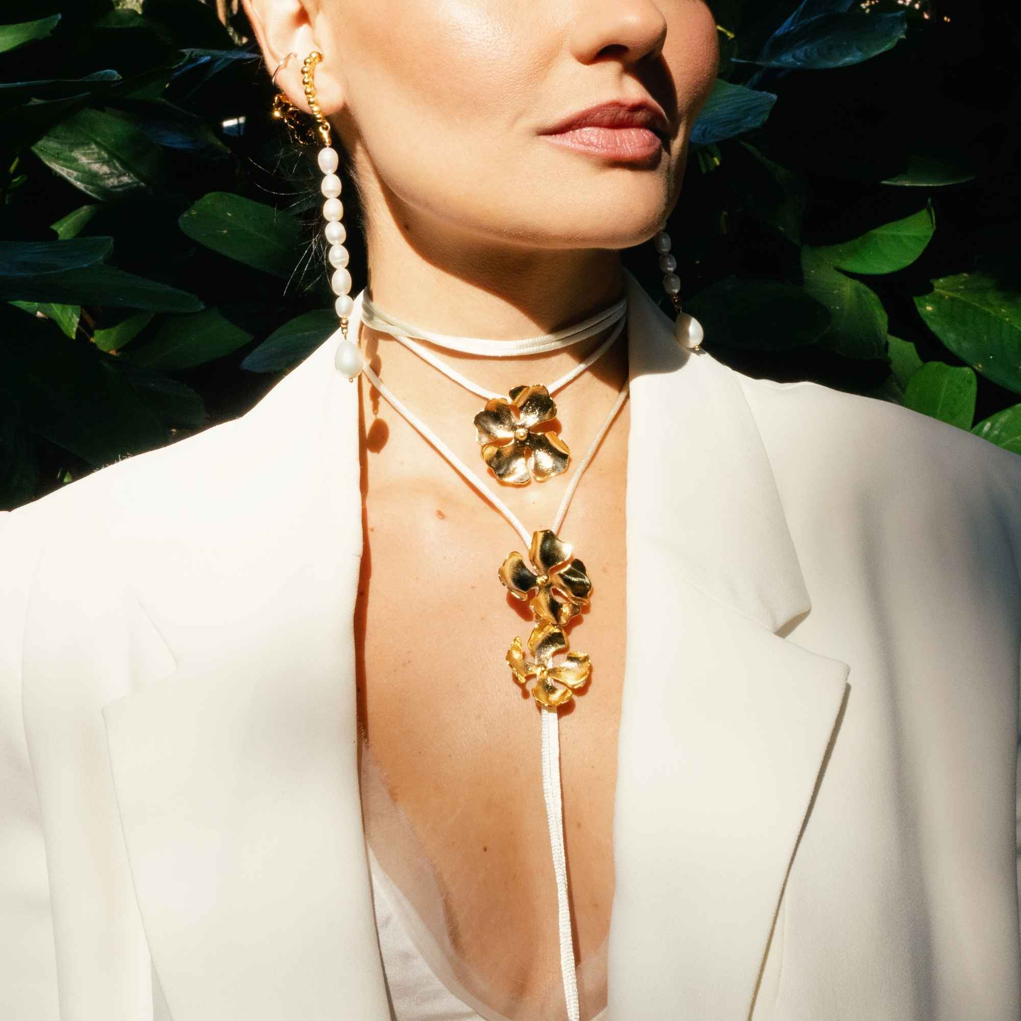 Broche Flor Camélia Ouro