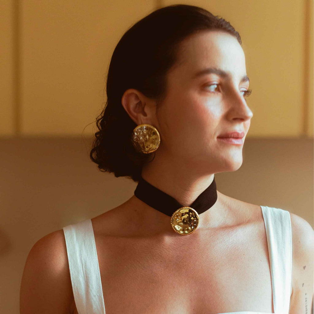 Colar Bolacha Ouro com Fita de Tecido