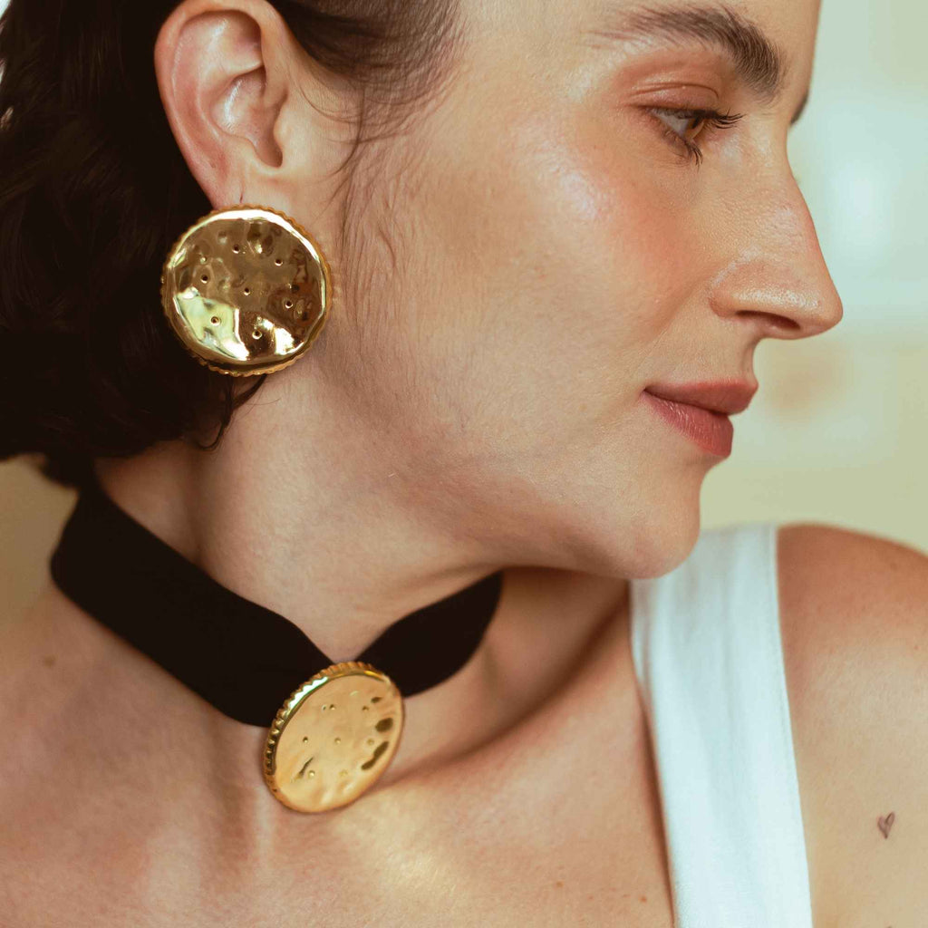 Colar Bolacha Ouro com Fita de Tecido