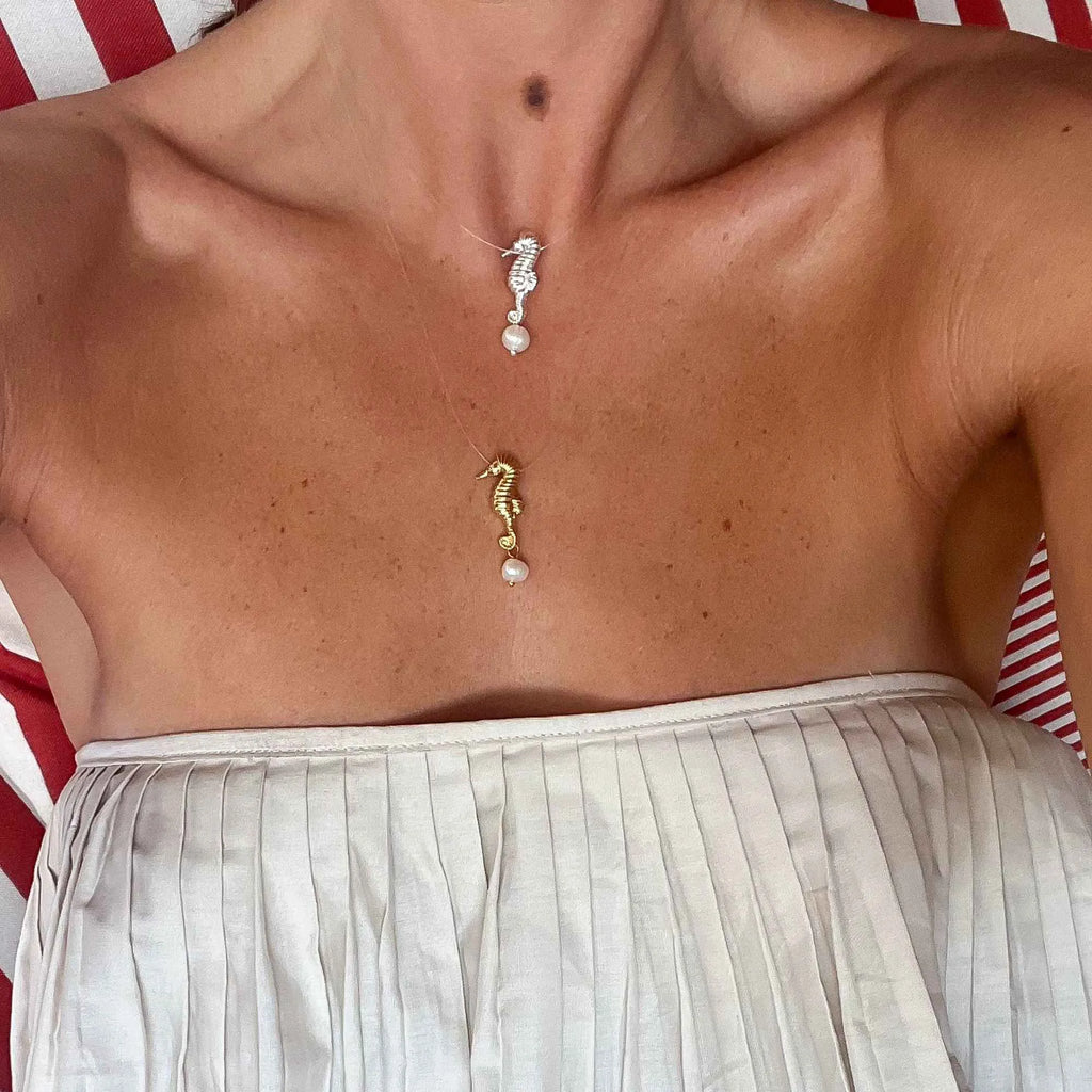 Colar Cavalo Marinho Mini Milo Ouro