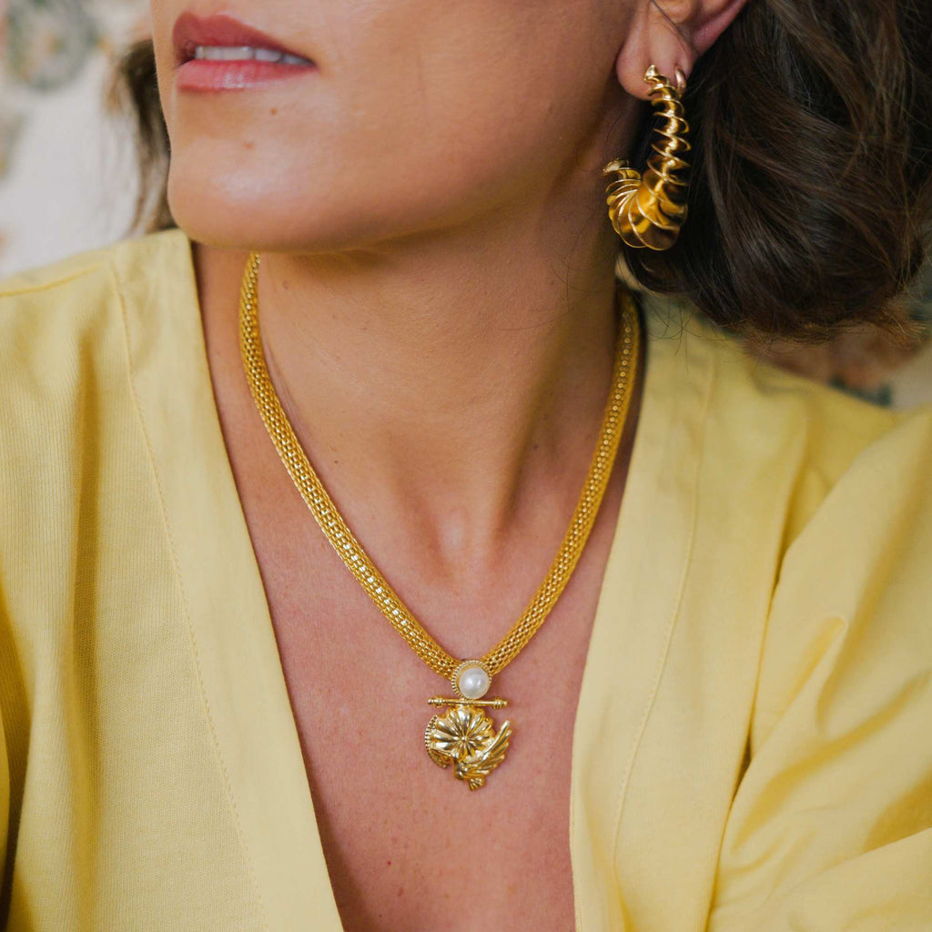 Colar Corrente Medalha Beija-Flor Ouro com Pérola