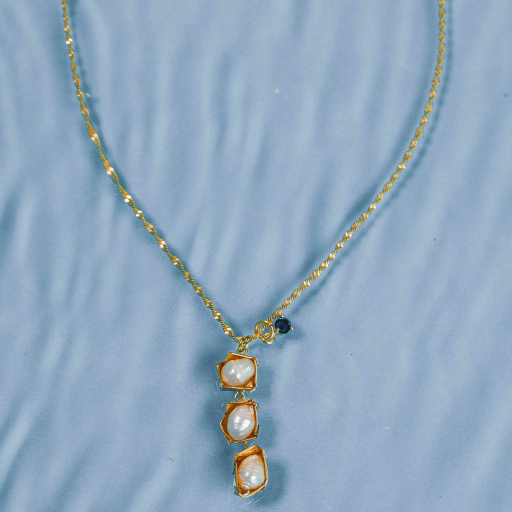 Colar Madre Ouro com Pérolas