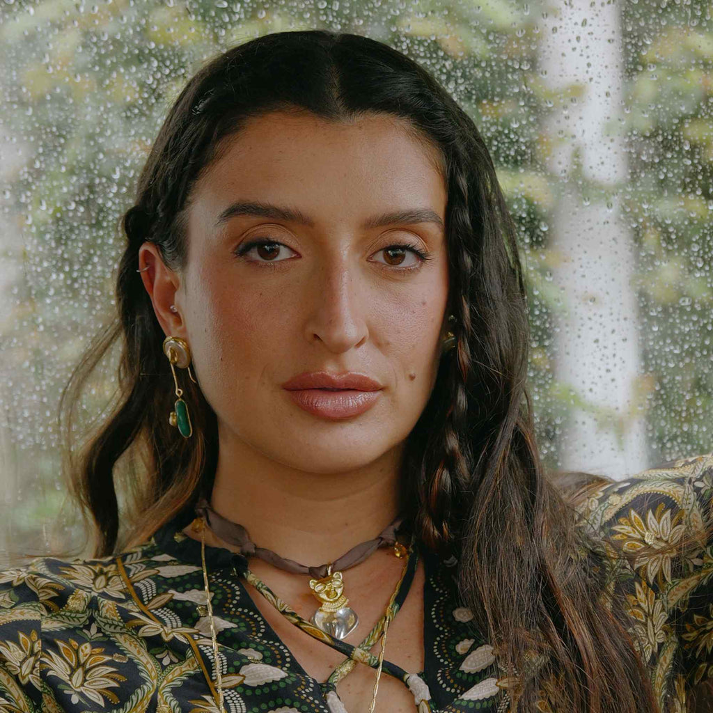 Colar Mel com Fita de Cetim e Pingentes Facetados