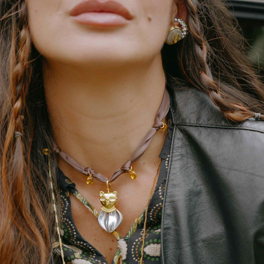 Colar Mel com Fita de Cetim e Pingentes Facetados