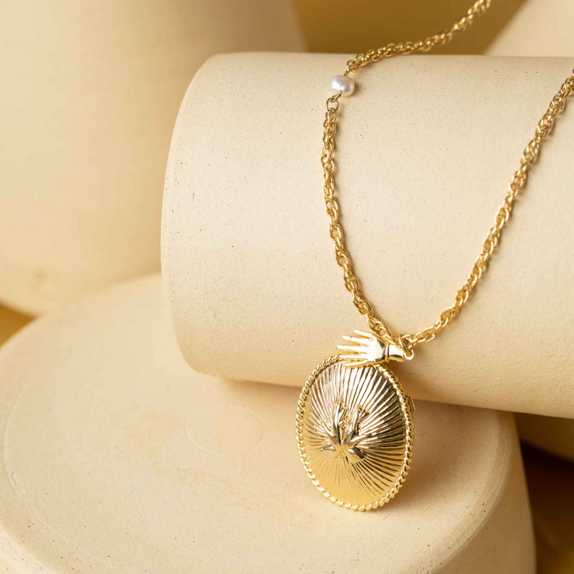 Colar Relicário Triana Ouro