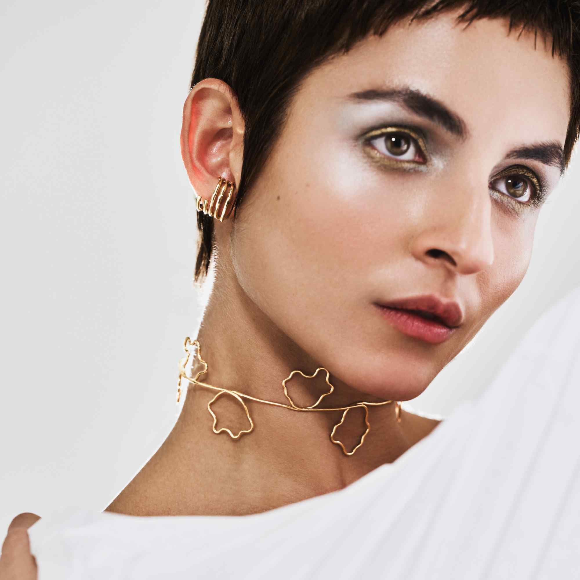 Gargantilha Flor Hibisco Ouro